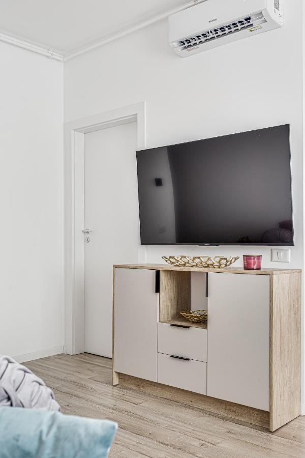 Elegant Apartment Near Afi & Atrium Mall Αράντ Εξωτερικό φωτογραφία